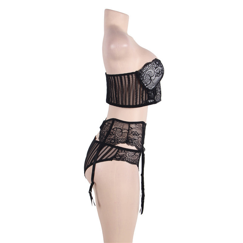 Three-point bra with garter panties